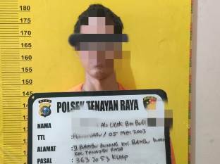 Pelaku ditangkap oleh pemilik rumah yang niat jahatnya ketahuan (foto/bayu)